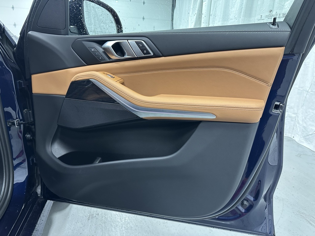 Vehicle image 61 of 74