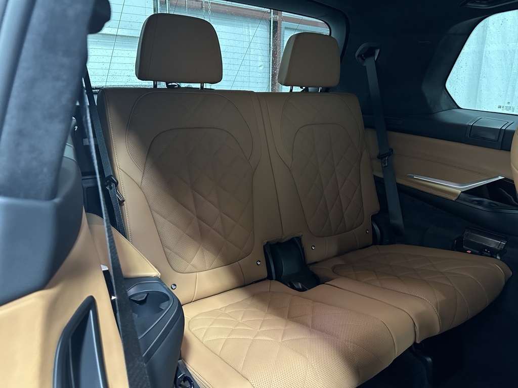 Vehicle image 60 of 74
