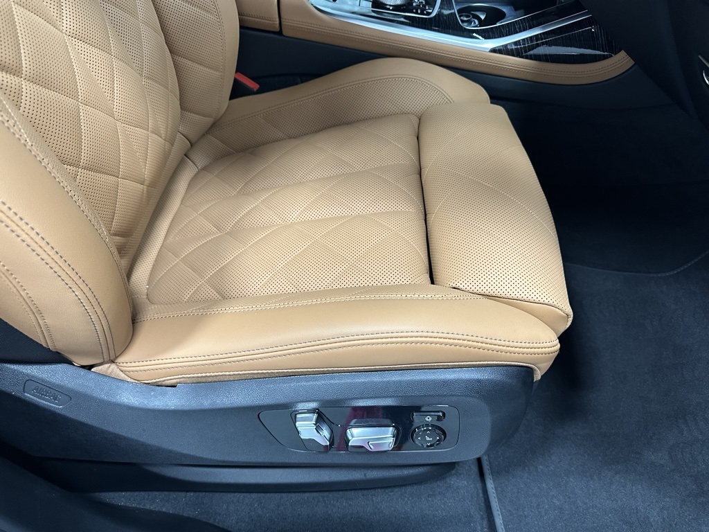 Vehicle image 64 of 74