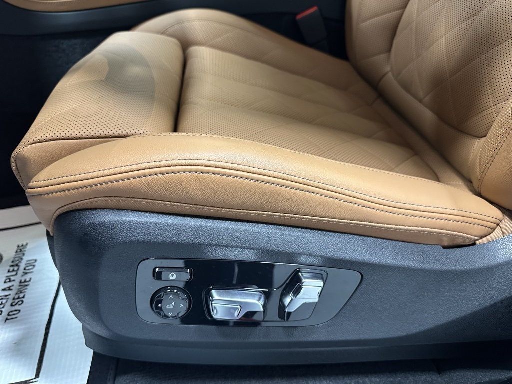 Vehicle image 12 of 74