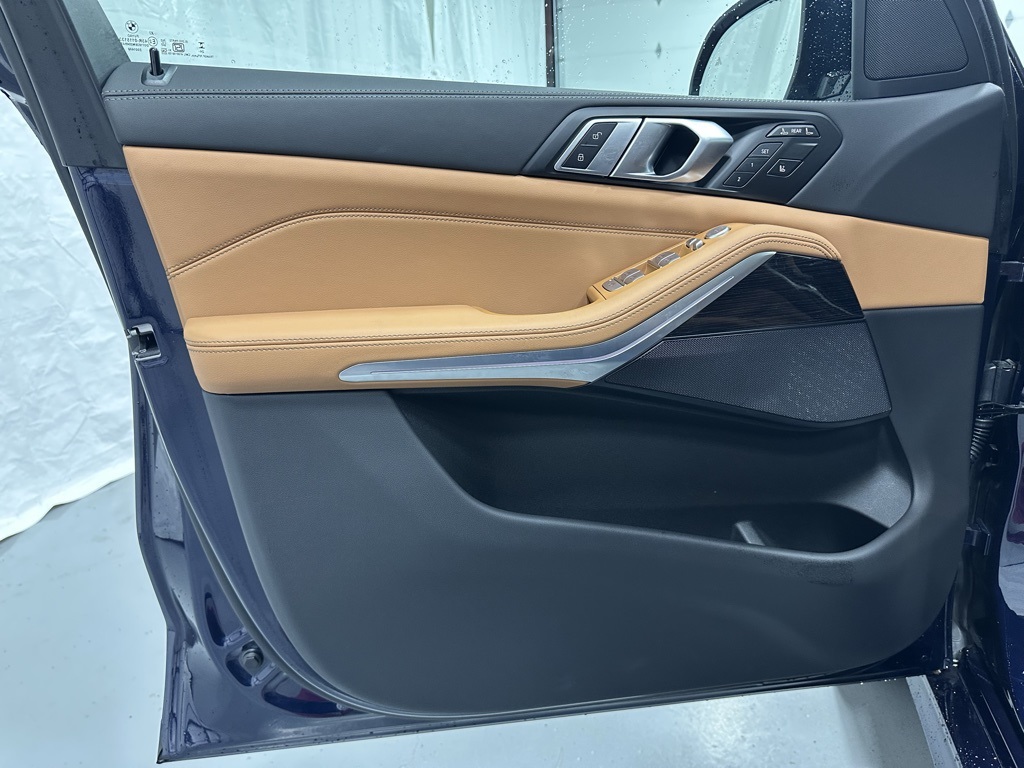 Vehicle image 8 of 74