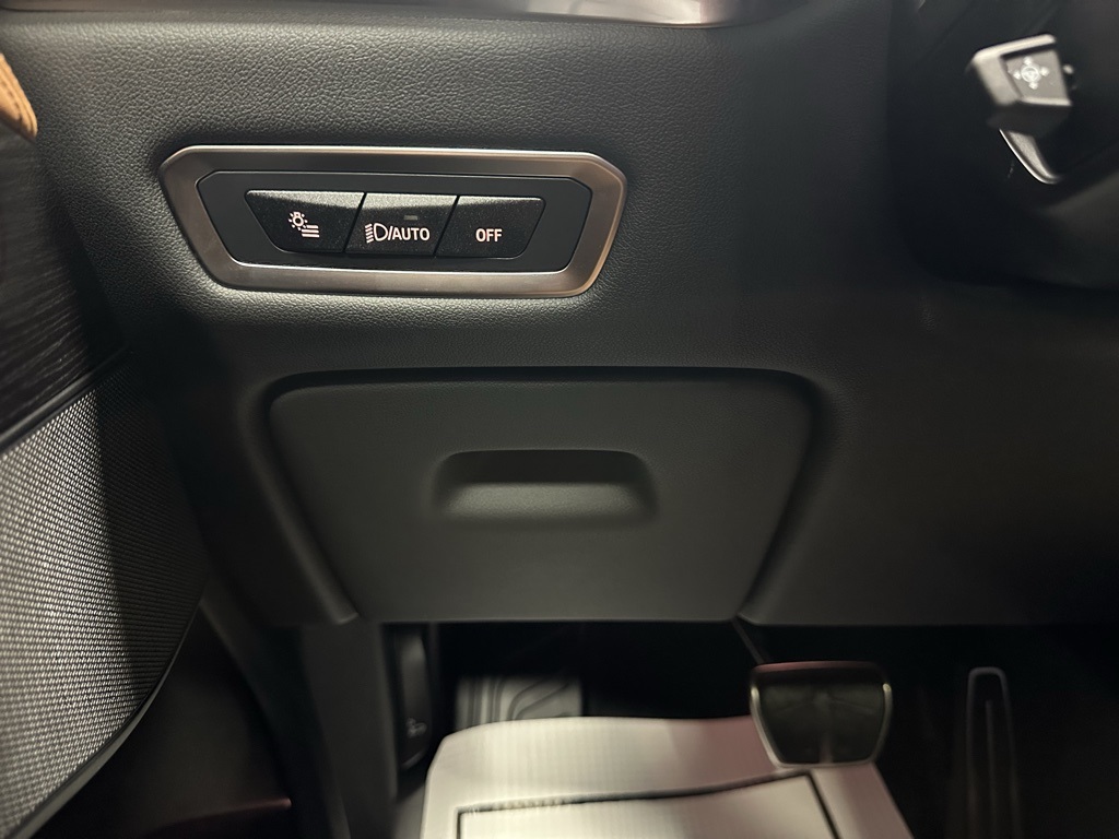 Vehicle image 17 of 74