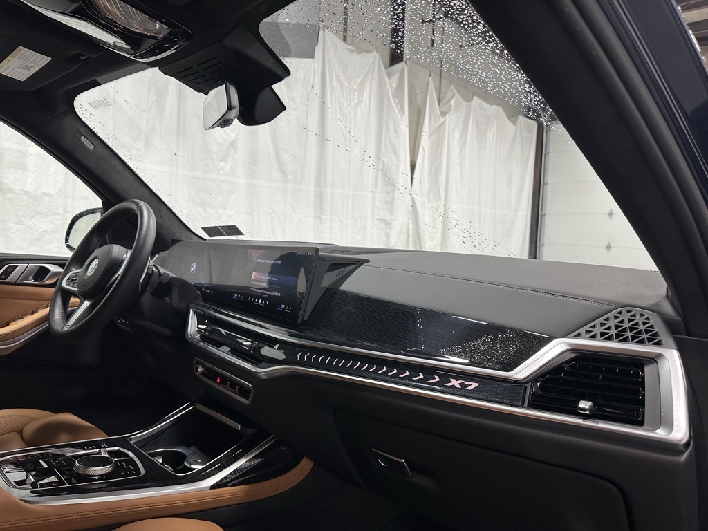 Vehicle image 66 of 74