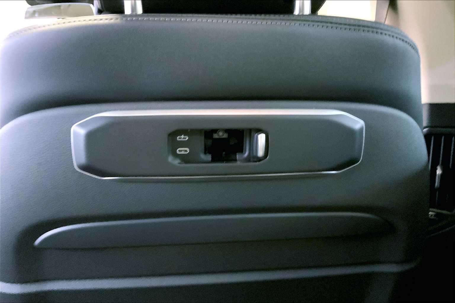Vehicle image 19 of 22