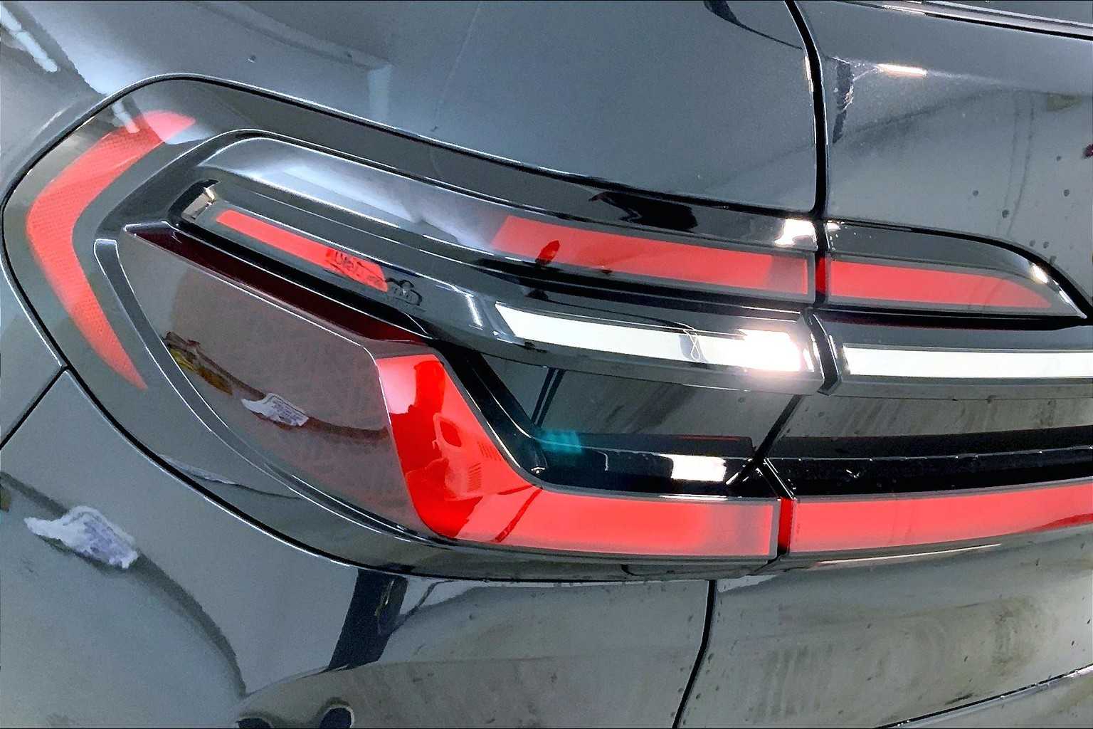 Vehicle image 14 of 22