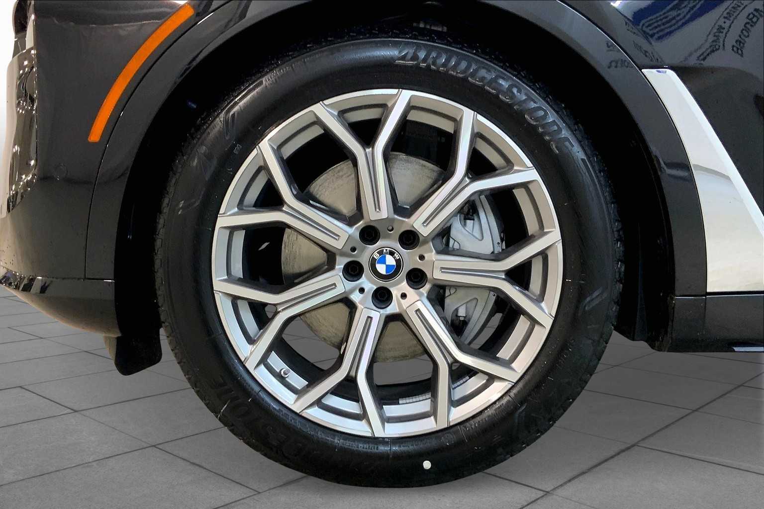 Vehicle image 12 of 22