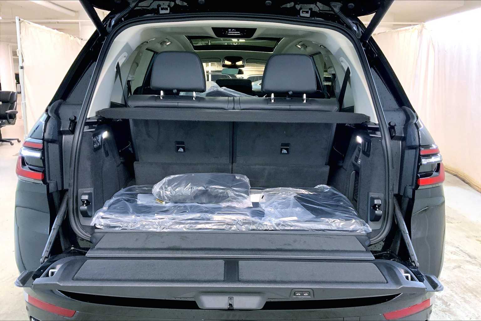 Vehicle image 20 of 22