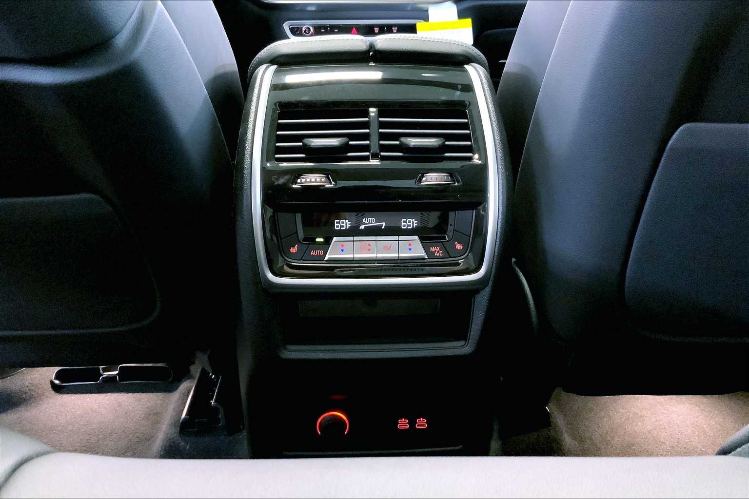 Vehicle image 18 of 22