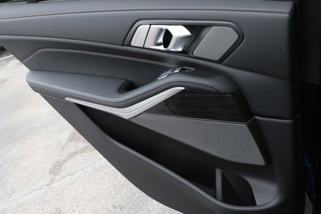 Vehicle image 31 of 37