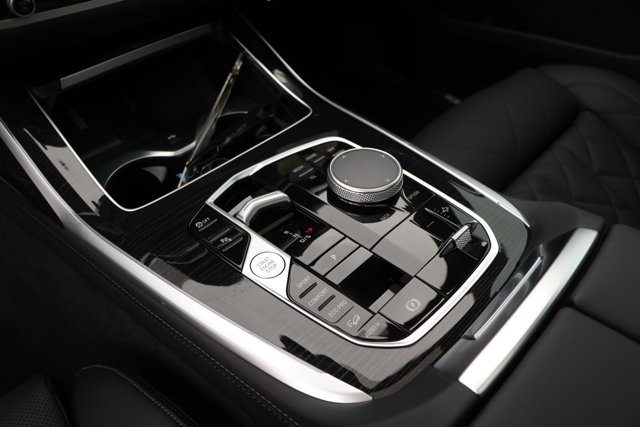 Vehicle image 23 of 37