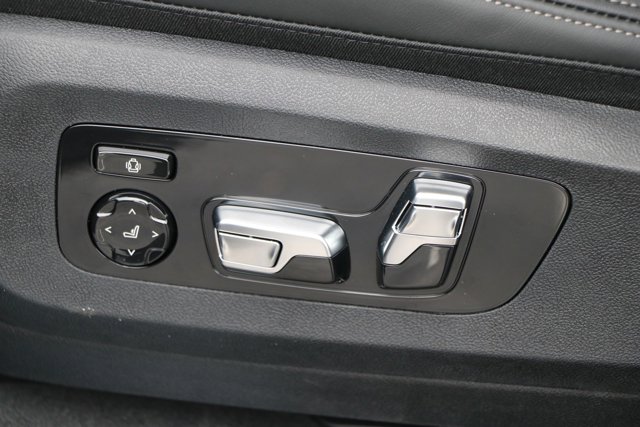 Vehicle image 27 of 37