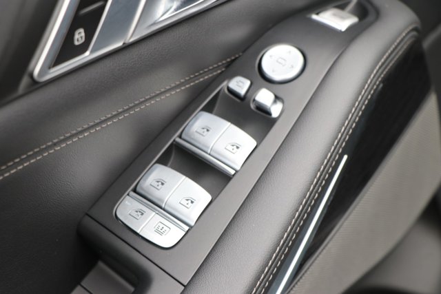 Vehicle image 26 of 37