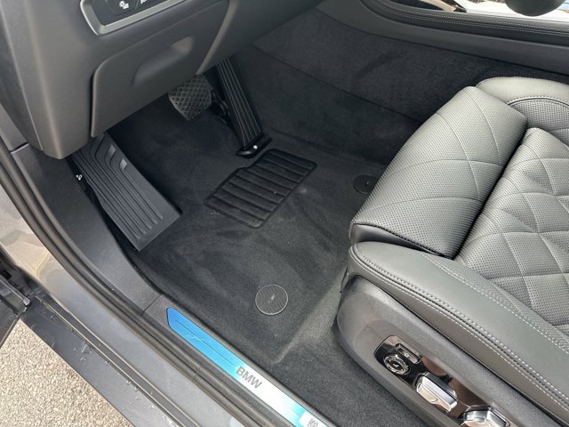Vehicle image 15 of 37