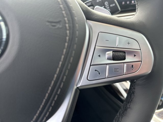 Vehicle image 21 of 37