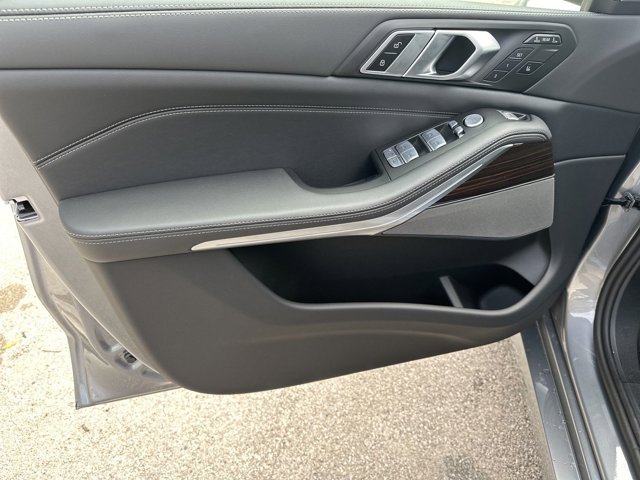 Vehicle image 12 of 37