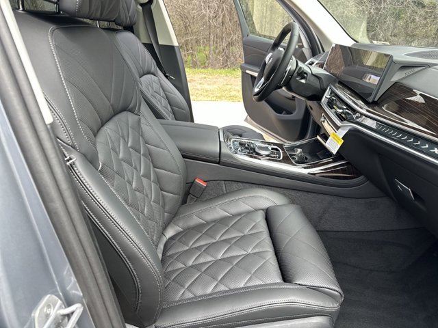 Vehicle image 20 of 37