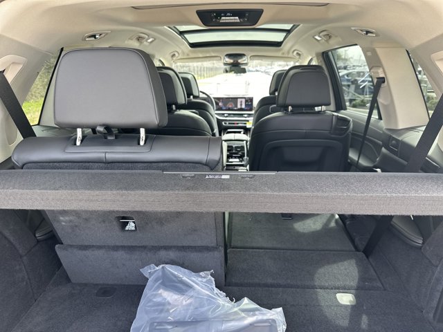 Vehicle image 34 of 37