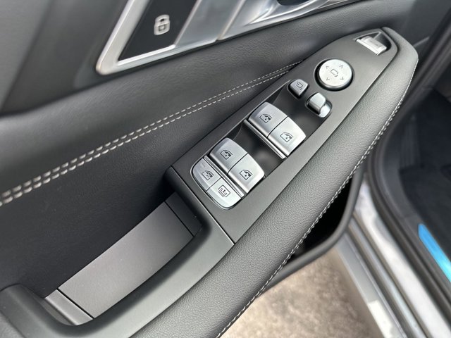 Vehicle image 13 of 37