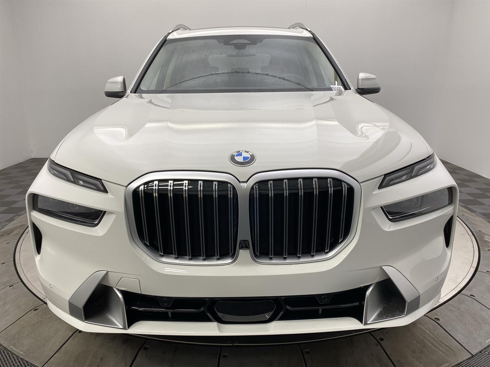 Vehicle image 5 of 31