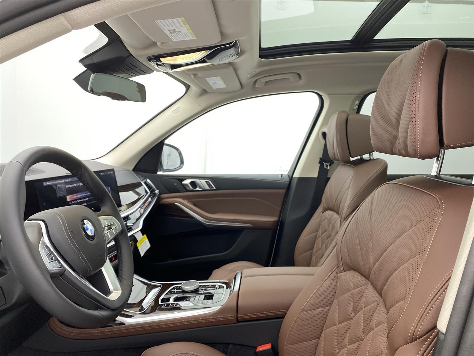 Vehicle image 24 of 31