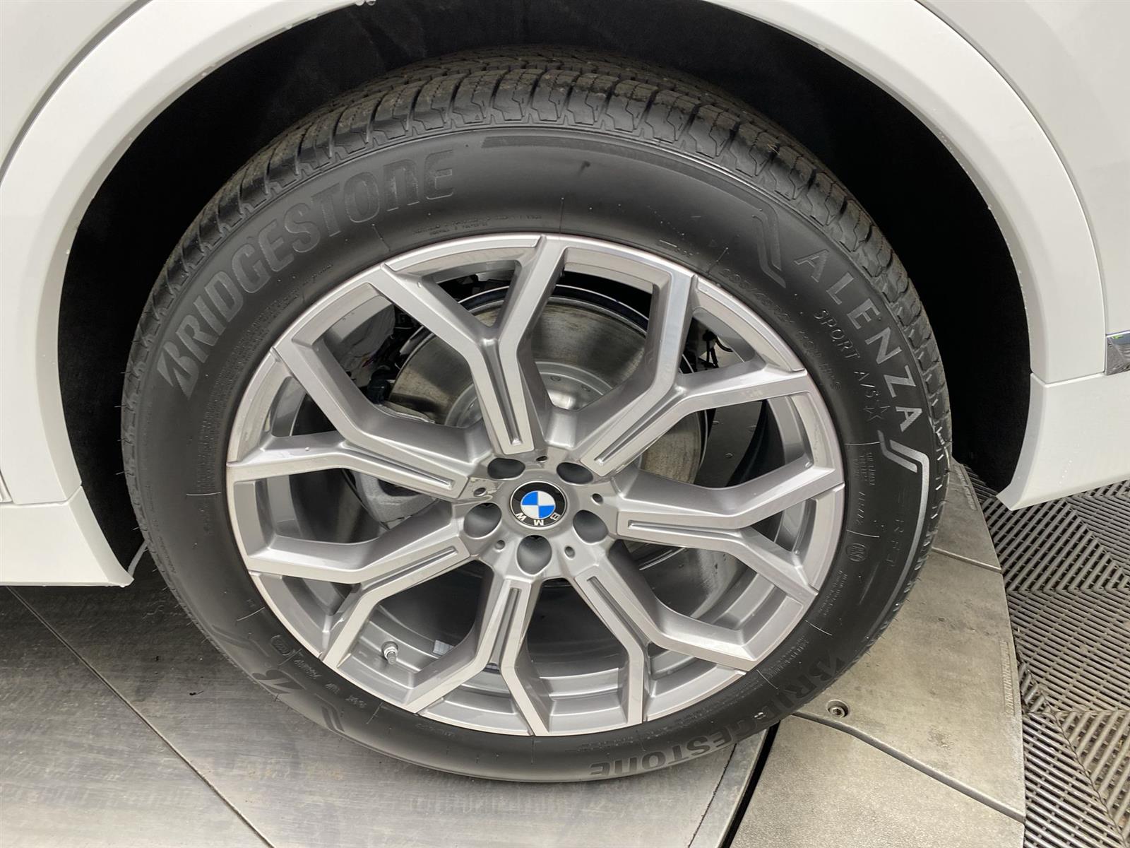 Vehicle image 27 of 31