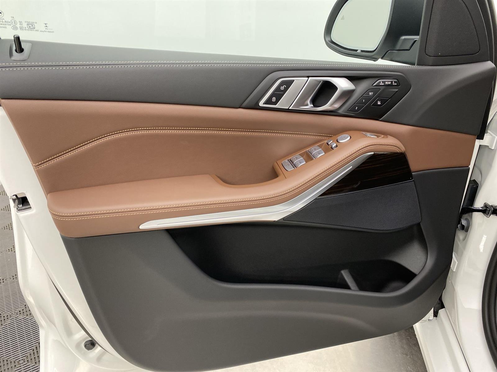 Vehicle image 26 of 31