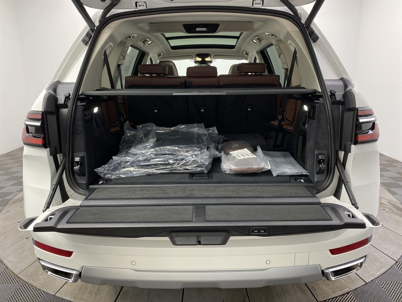 Vehicle image 21 of 31