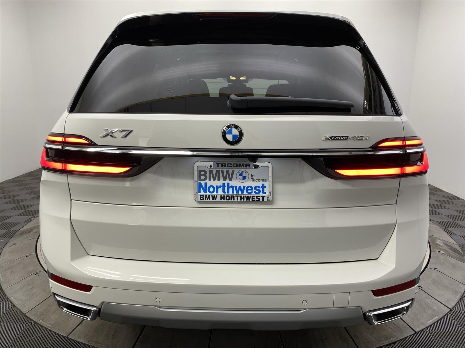 Vehicle image 17 of 31