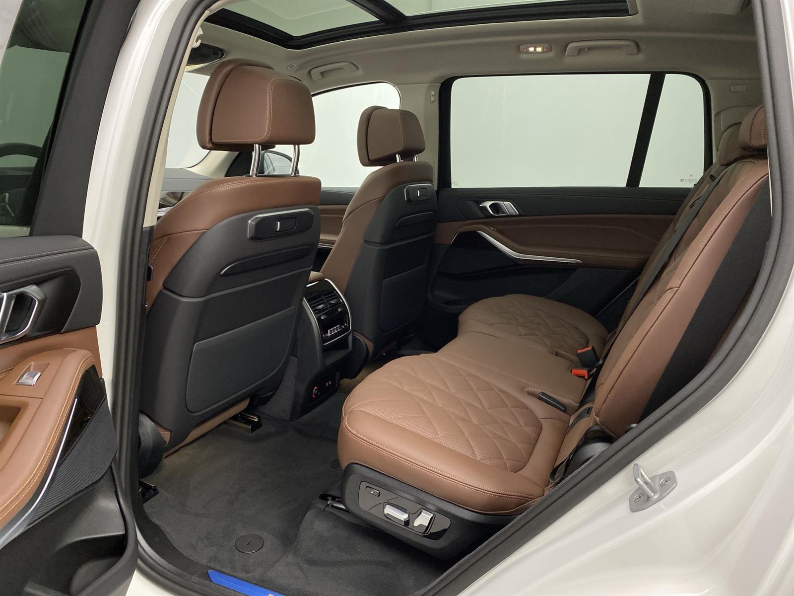 Vehicle image 29 of 31