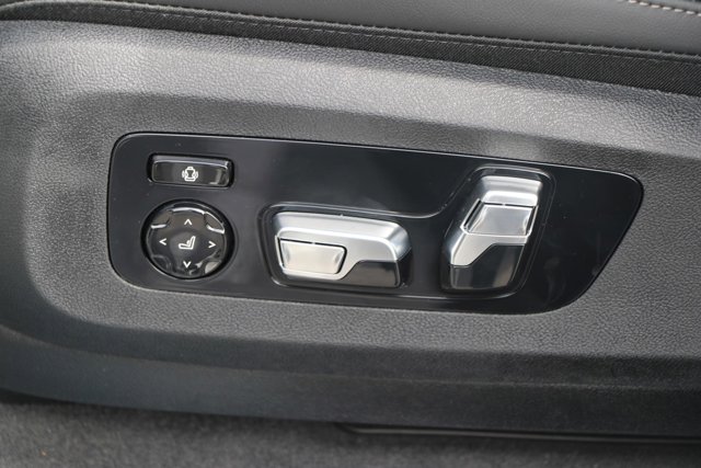 Vehicle image 27 of 38
