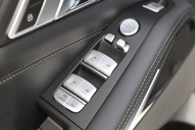 Vehicle image 26 of 38