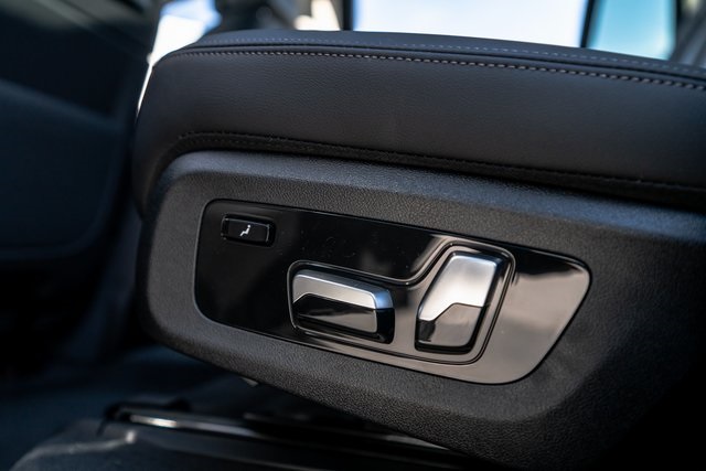 Vehicle image 41 of 46