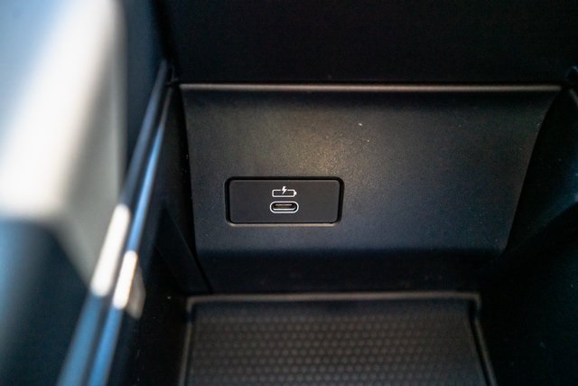 Vehicle image 27 of 46