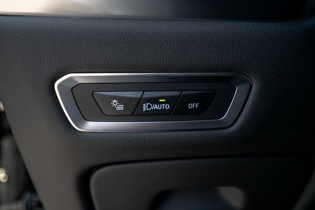 Vehicle image 21 of 46