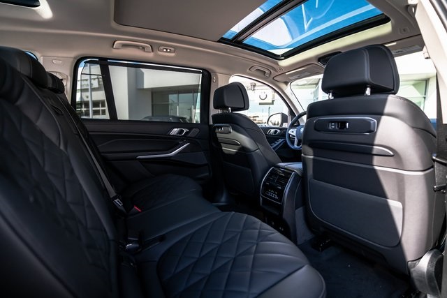 Vehicle image 14 of 46