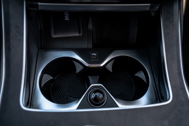 Vehicle image 25 of 46