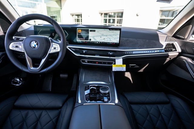 Vehicle image 11 of 46
