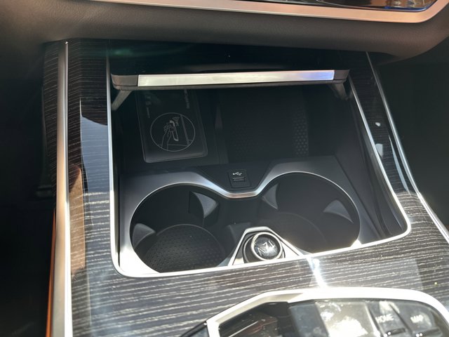 Vehicle image 31 of 37