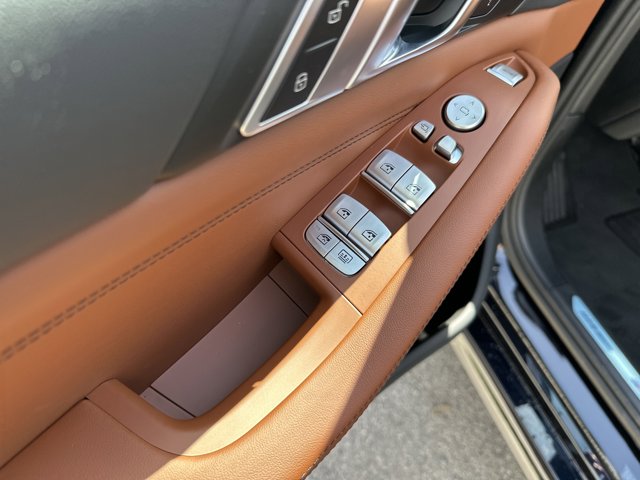 Vehicle image 13 of 37