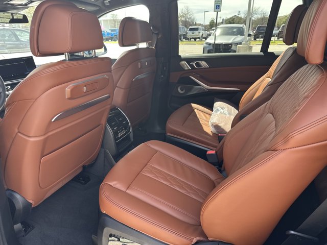 Vehicle image 33 of 37