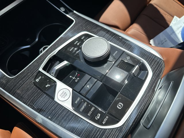 Vehicle image 28 of 37