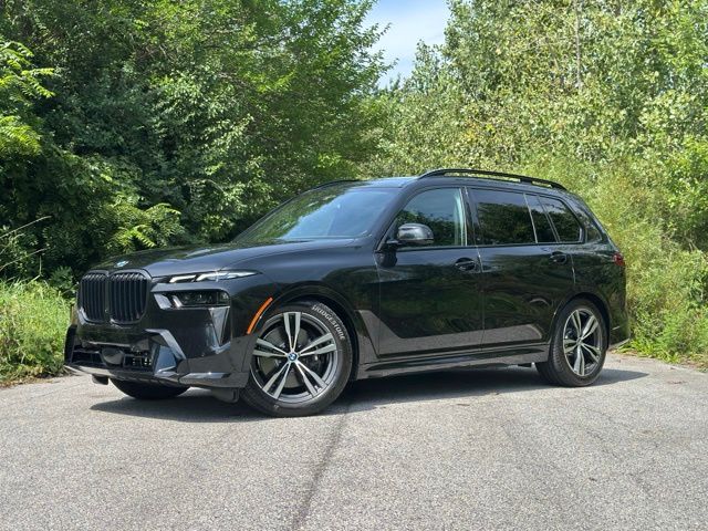 2025 BMW X7 xDrive40i Image 1 of 33