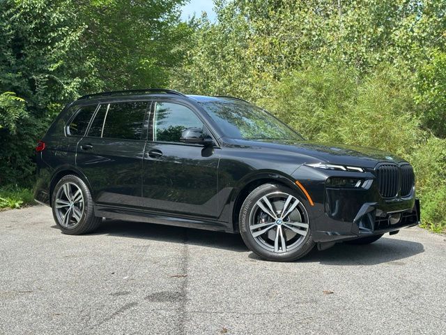 2025 BMW X7 xDrive40i Image 3 of 33