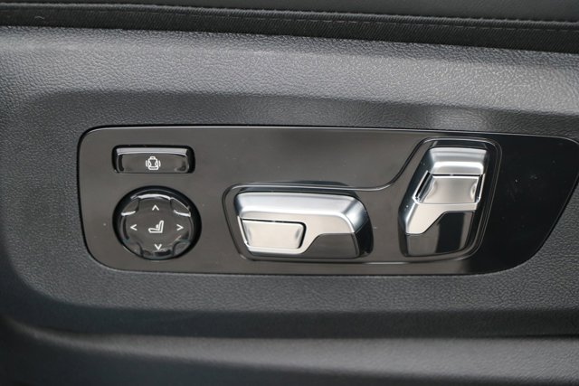 Vehicle image 27 of 38