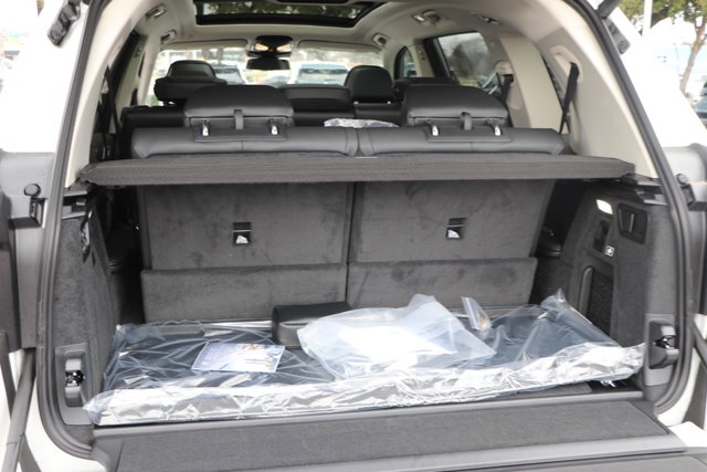 Vehicle image 36 of 38