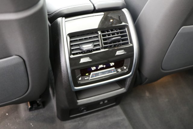 Vehicle image 31 of 38
