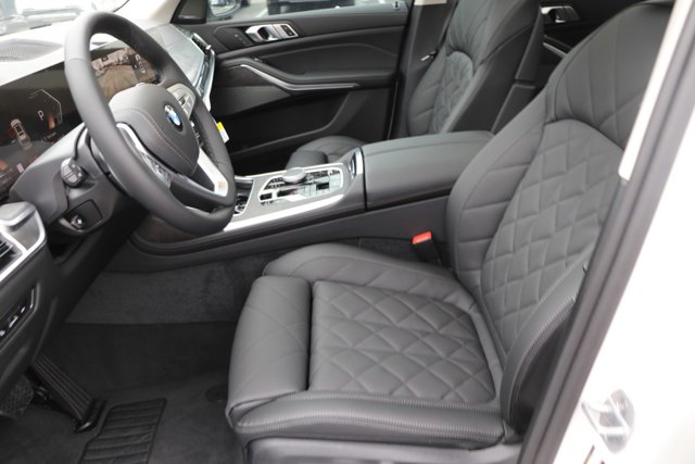 Vehicle image 14 of 38
