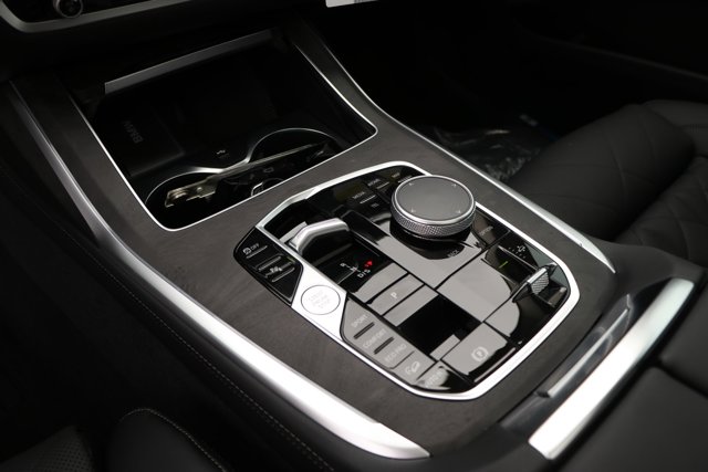 Vehicle image 23 of 38
