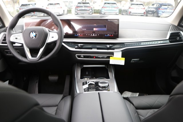Vehicle image 28 of 38
