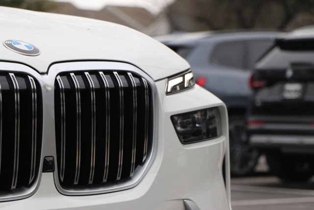 Vehicle image 10 of 38